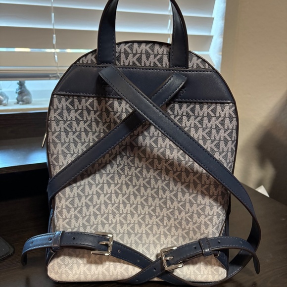 Michael Kors Women's Jaycee Medium Ombré Signature Logo Backpack (Navy) - Picture 3 of 8